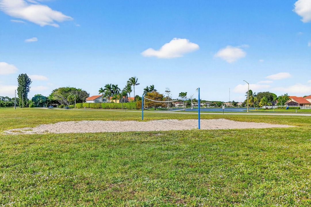 На продажу: $675,000 (4 спален, 2 ванн, 2317 Квадратных фут)