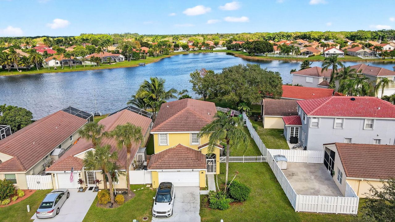 На продажу: $675,000 (4 спален, 2 ванн, 2317 Квадратных фут)