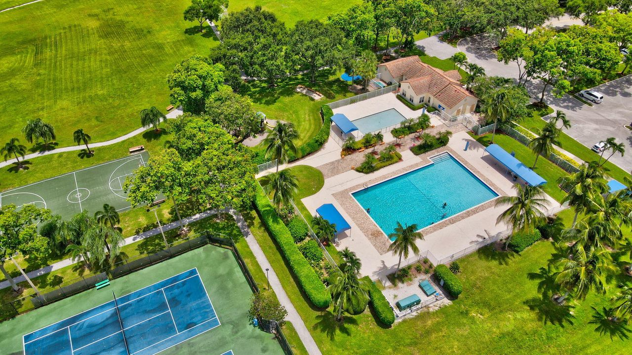 На продажу: $675,000 (4 спален, 2 ванн, 2317 Квадратных фут)