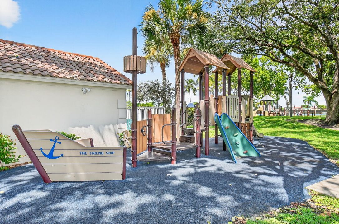 На продажу: $675,000 (4 спален, 2 ванн, 2317 Квадратных фут)