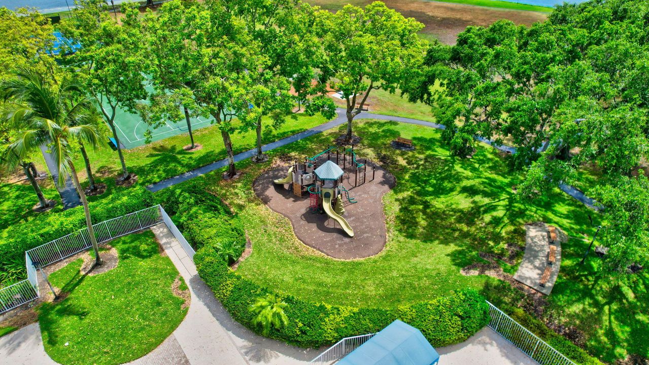 На продажу: $675,000 (4 спален, 2 ванн, 2317 Квадратных фут)