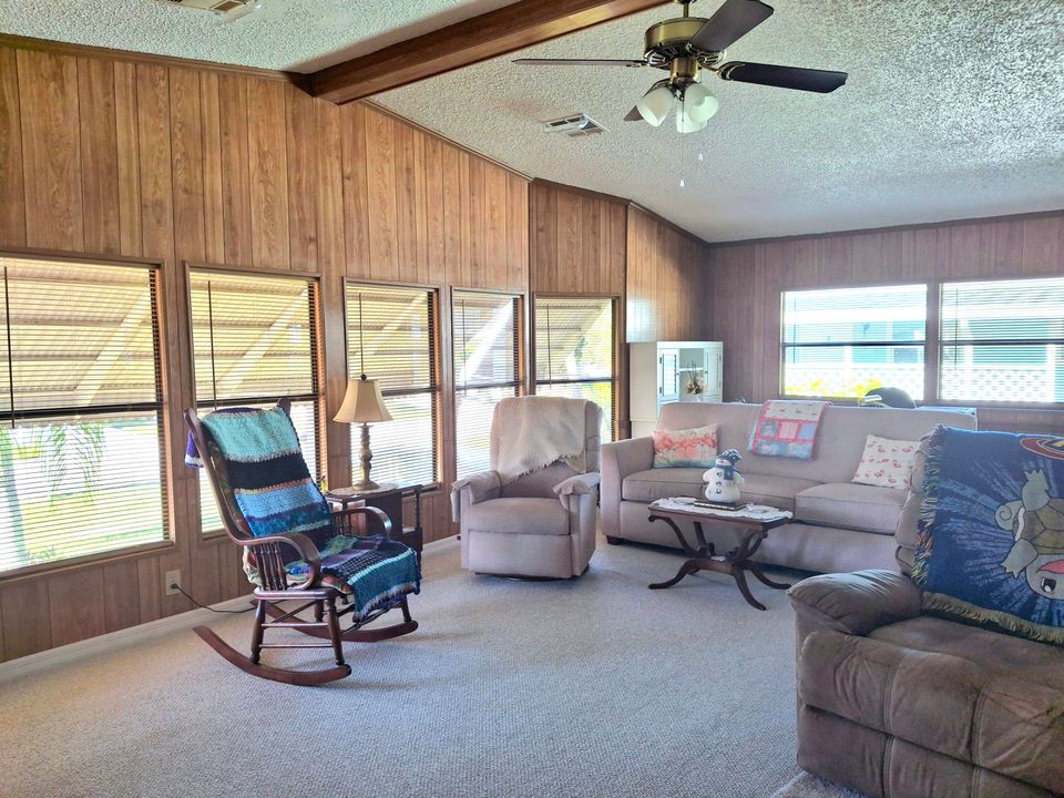 待售: $164,900 (2 贝兹, 2 浴室, 1340 平方英尺)