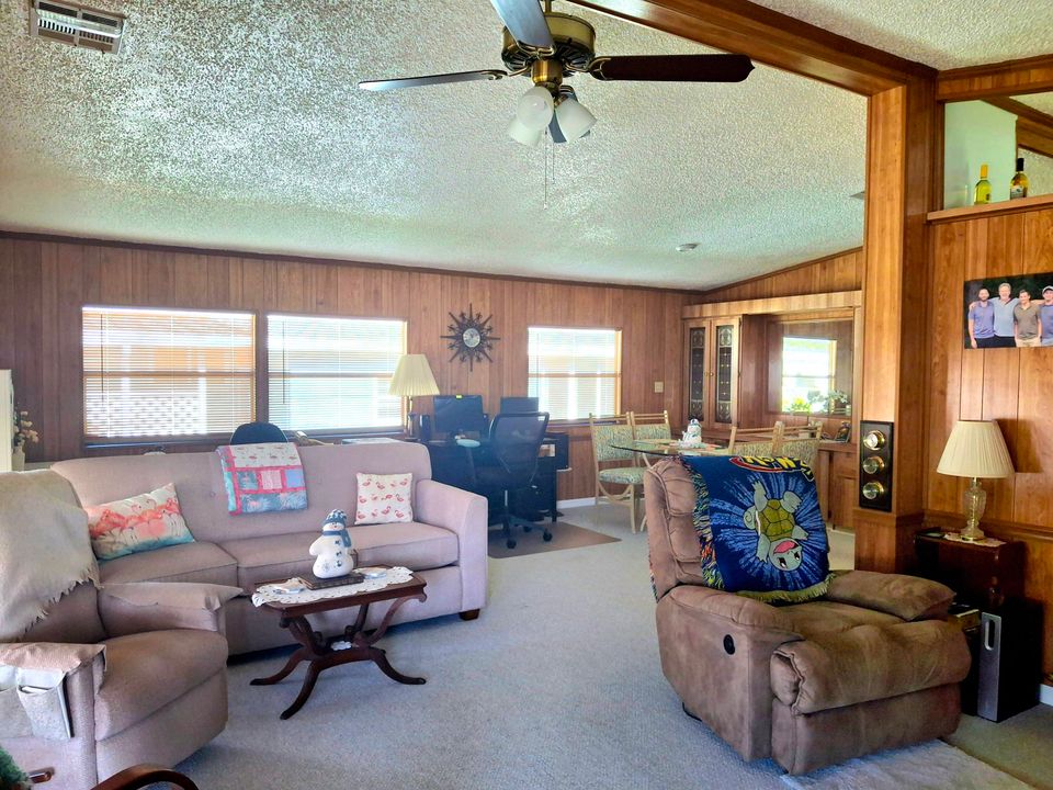 待售: $164,900 (2 贝兹, 2 浴室, 1340 平方英尺)