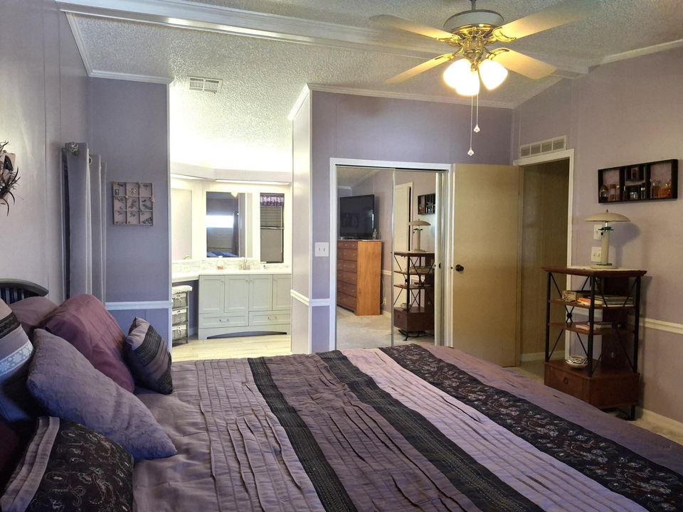 待售: $164,900 (2 贝兹, 2 浴室, 1340 平方英尺)