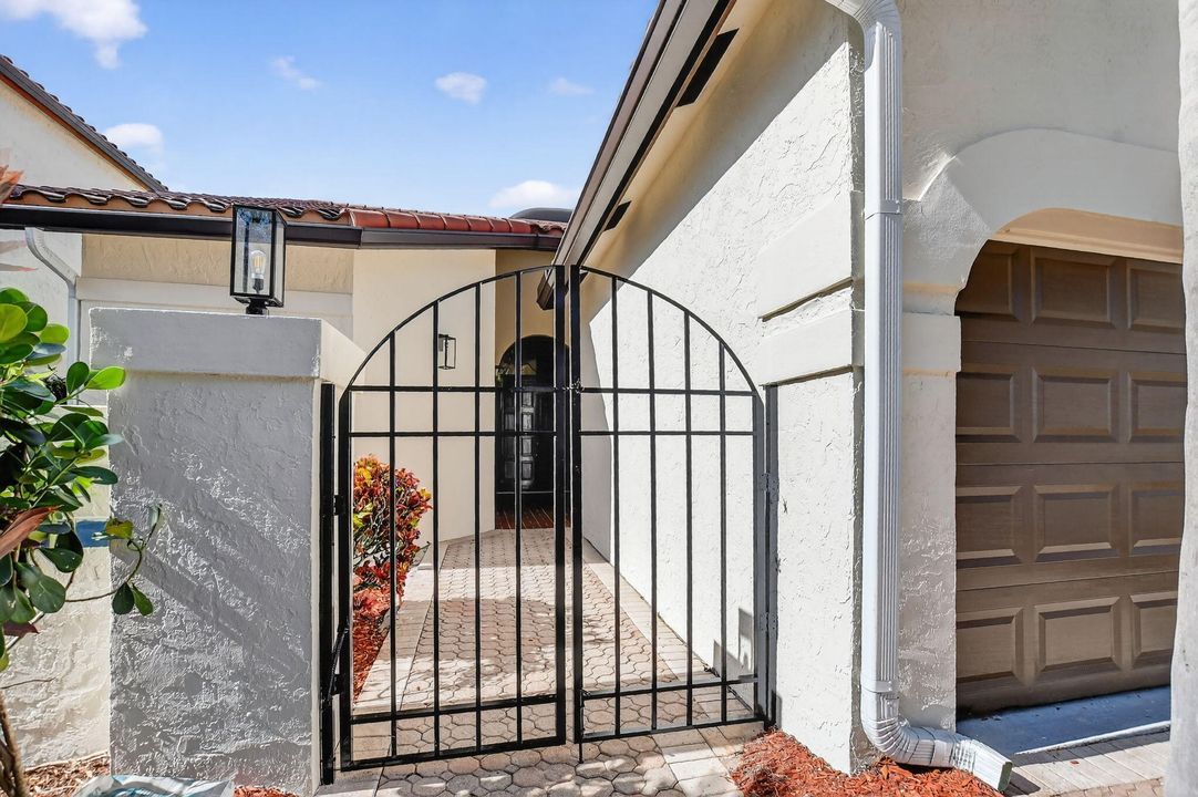 For Sale: $635,000 (2 beds, 2 baths, 1644 Square Feet)