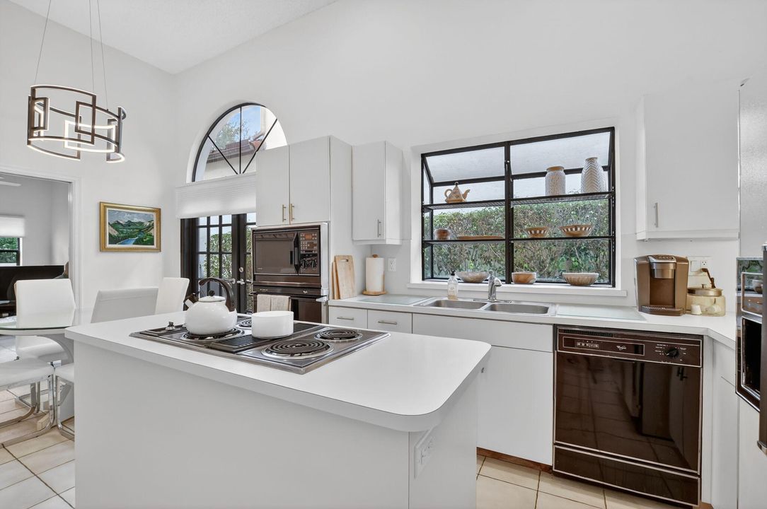 For Sale: $635,000 (2 beds, 2 baths, 1644 Square Feet)