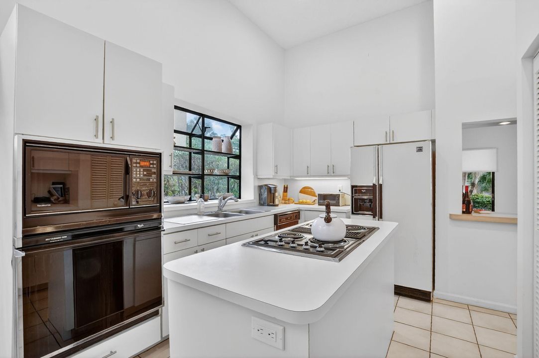 For Sale: $635,000 (2 beds, 2 baths, 1644 Square Feet)