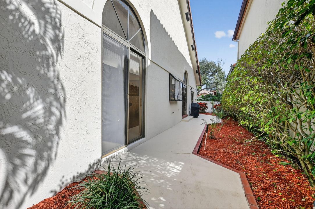 For Sale: $635,000 (2 beds, 2 baths, 1644 Square Feet)