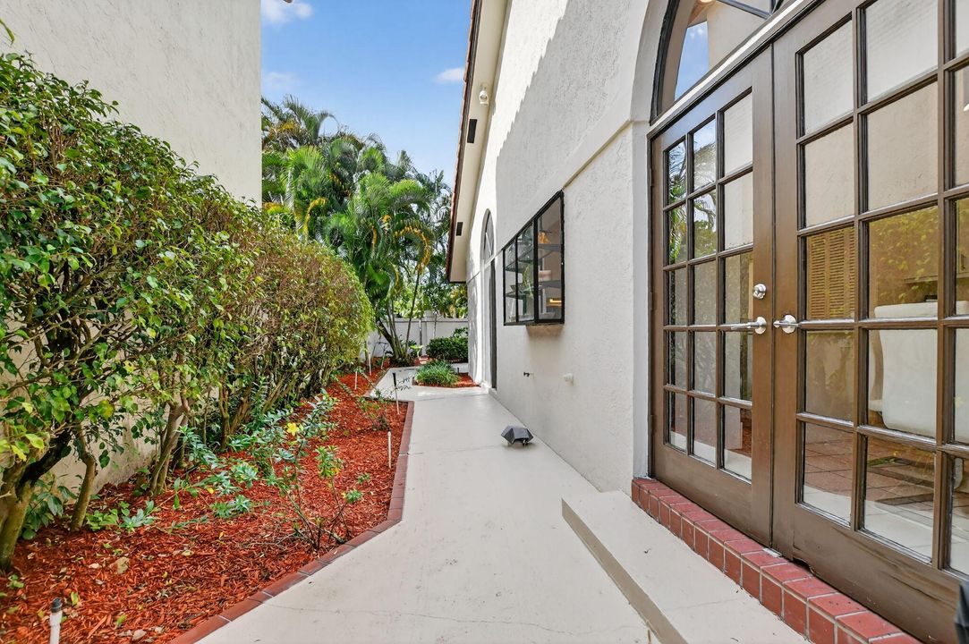 For Sale: $635,000 (2 beds, 2 baths, 1644 Square Feet)