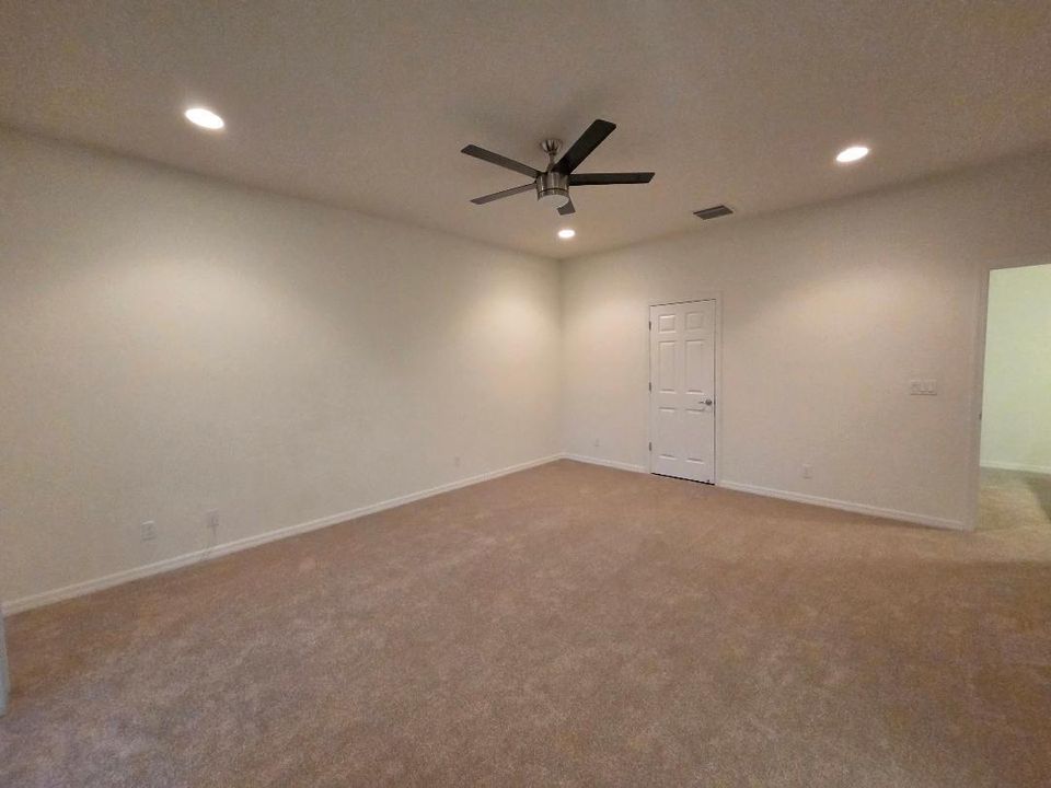 For Rent: $3,150 (3 beds, 2 baths, 1601 Square Feet)