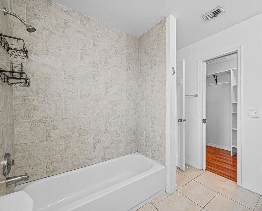 В аренду: $2,500 (3 спален, 2 ванн, 1279 Квадратных фут)