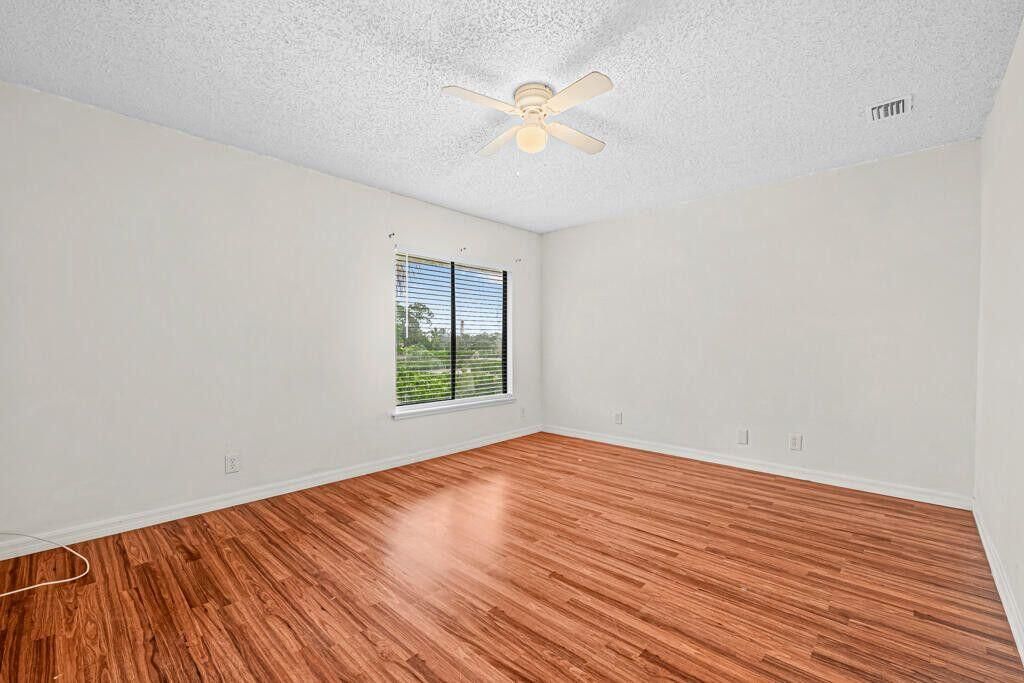 В аренду: $2,500 (3 спален, 2 ванн, 1279 Квадратных фут)