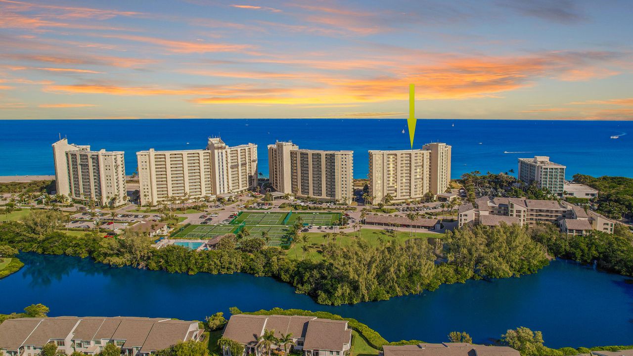 En Venta: $899,000 (2 camas, 2 baños, 1170 Pies cuadrados)