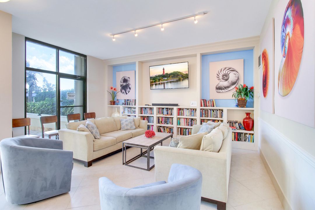 En Venta: $899,000 (2 camas, 2 baños, 1170 Pies cuadrados)