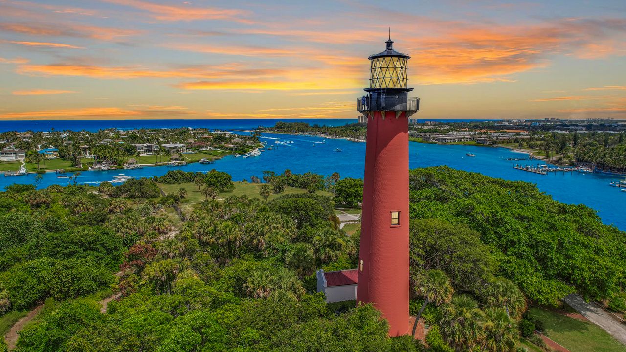 En Venta: $899,000 (2 camas, 2 baños, 1170 Pies cuadrados)