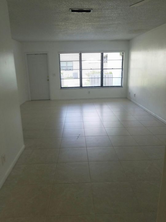 En Renta: $2,275 (2 camas, 2 baños, 1102 Pies cuadrados)