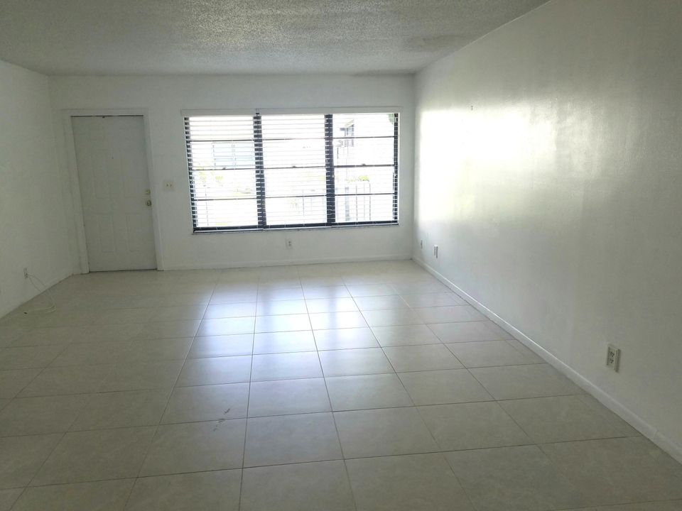 En Renta: $2,275 (2 camas, 2 baños, 1102 Pies cuadrados)