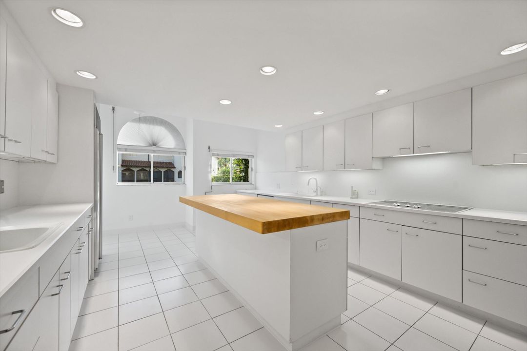 For Sale: $6,685,000 (3 beds, 4 baths, 3379 Square Feet)