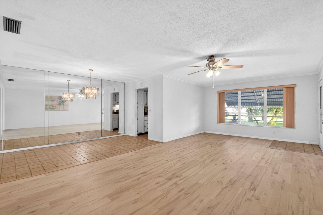 待售: $139,900 (1 贝兹, 1 浴室, 1100 平方英尺)