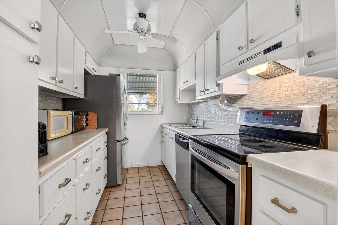 待售: $139,900 (1 贝兹, 1 浴室, 1100 平方英尺)