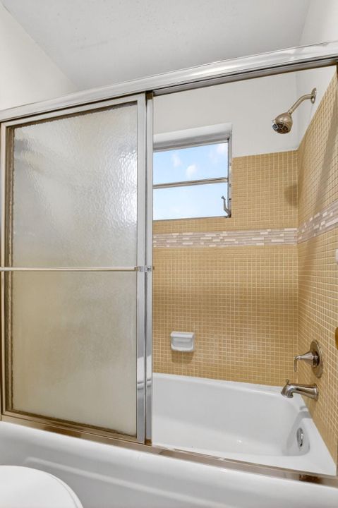 待售: $139,900 (1 贝兹, 1 浴室, 1100 平方英尺)