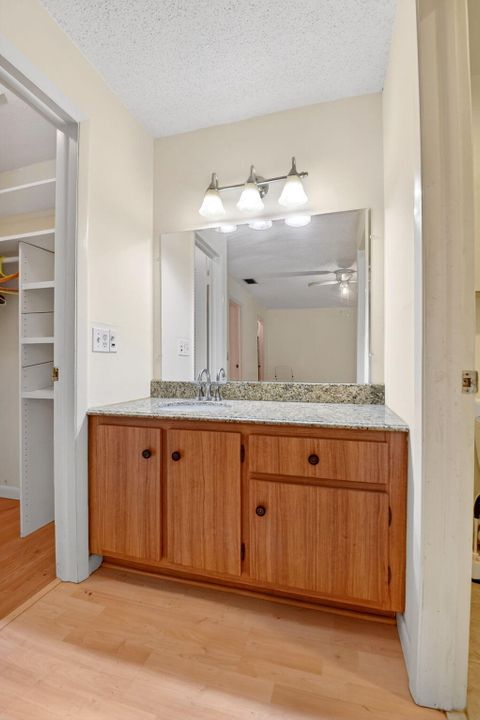 待售: $139,900 (1 贝兹, 1 浴室, 1100 平方英尺)