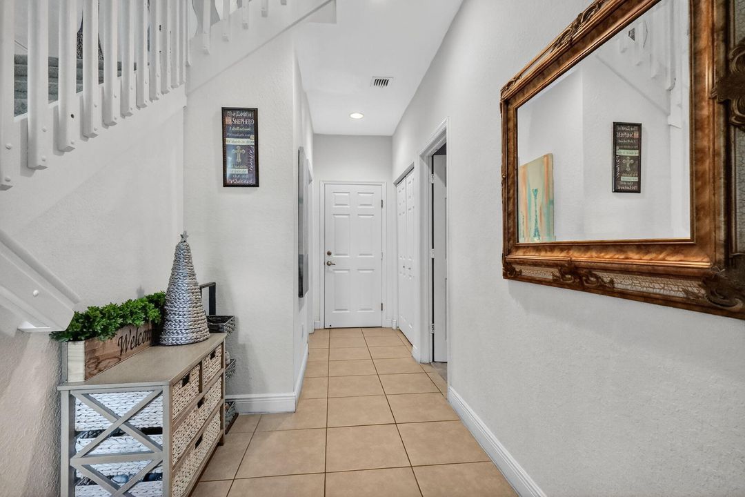 出租: $3,800 (3 贝兹, 3 浴室, 1955 平方英尺)