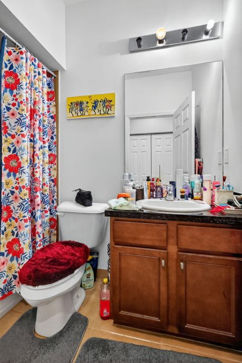 出租: $3,800 (3 贝兹, 3 浴室, 1955 平方英尺)