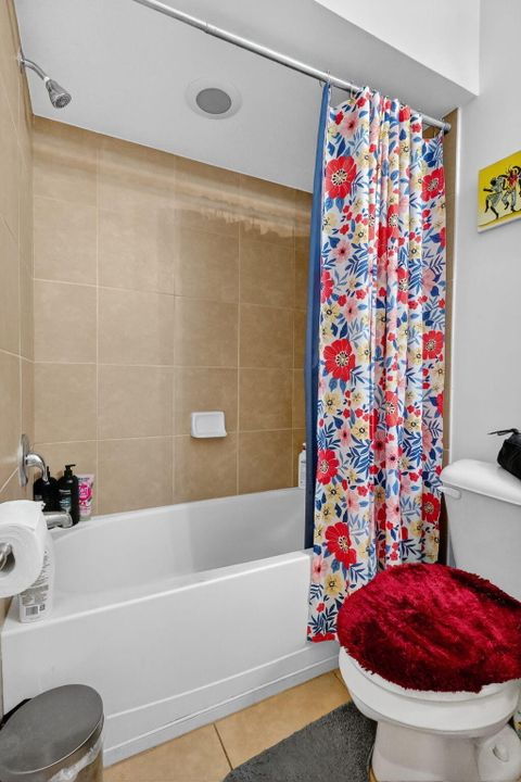 出租: $3,800 (3 贝兹, 3 浴室, 1955 平方英尺)