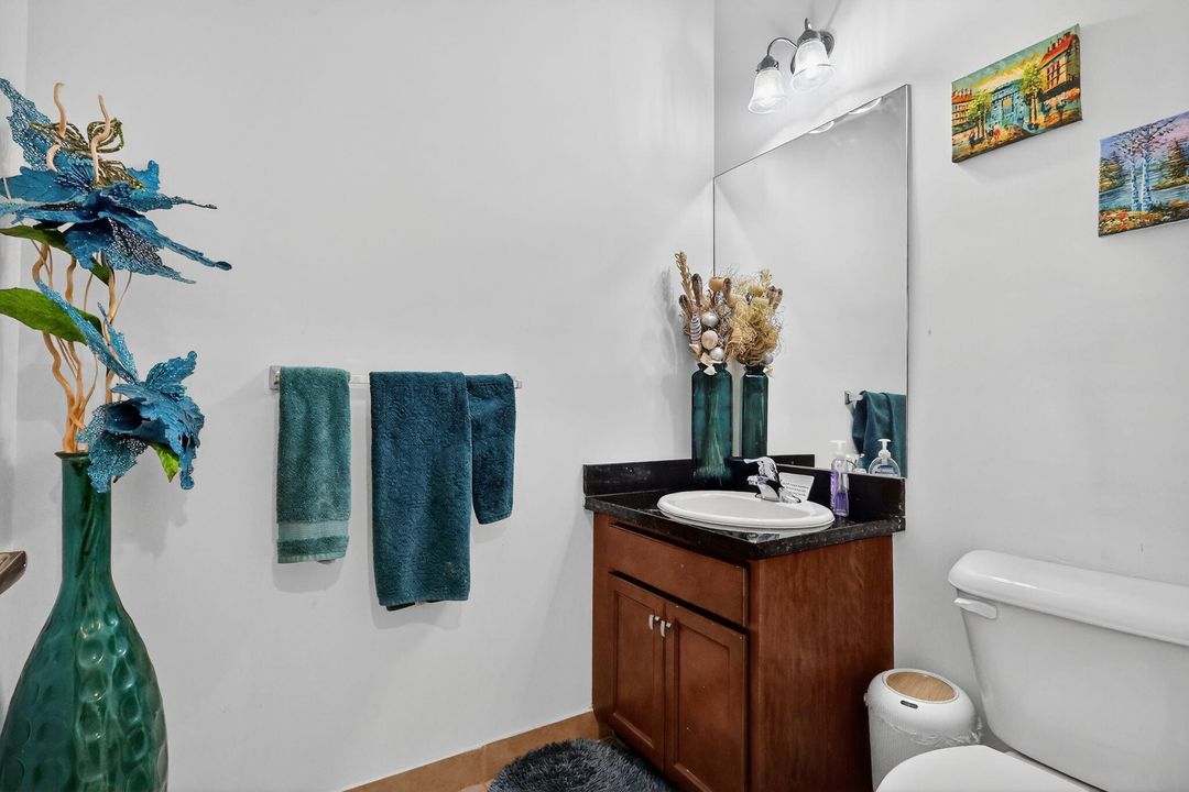 出租: $3,800 (3 贝兹, 3 浴室, 1955 平方英尺)