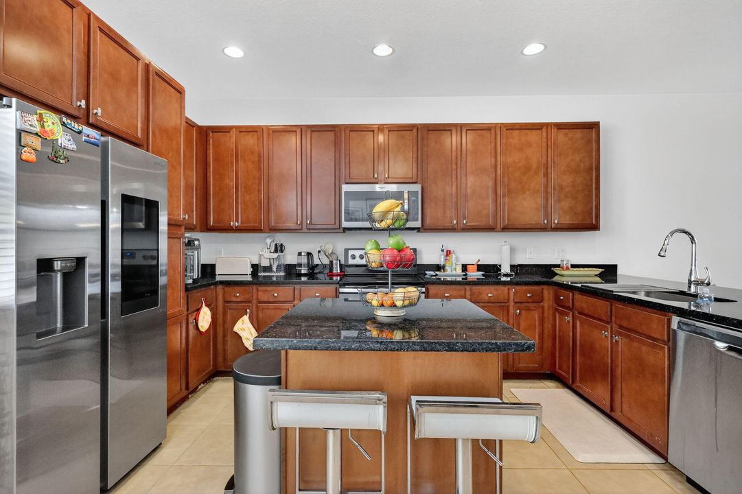 出租: $3,800 (3 贝兹, 3 浴室, 1955 平方英尺)