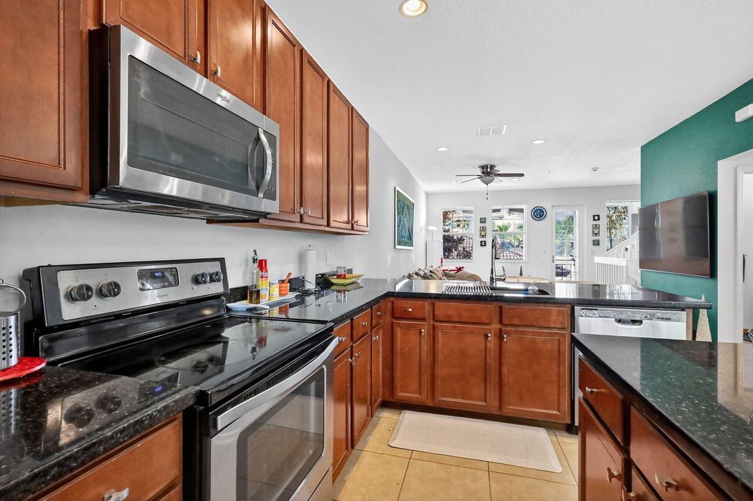 出租: $3,800 (3 贝兹, 3 浴室, 1955 平方英尺)