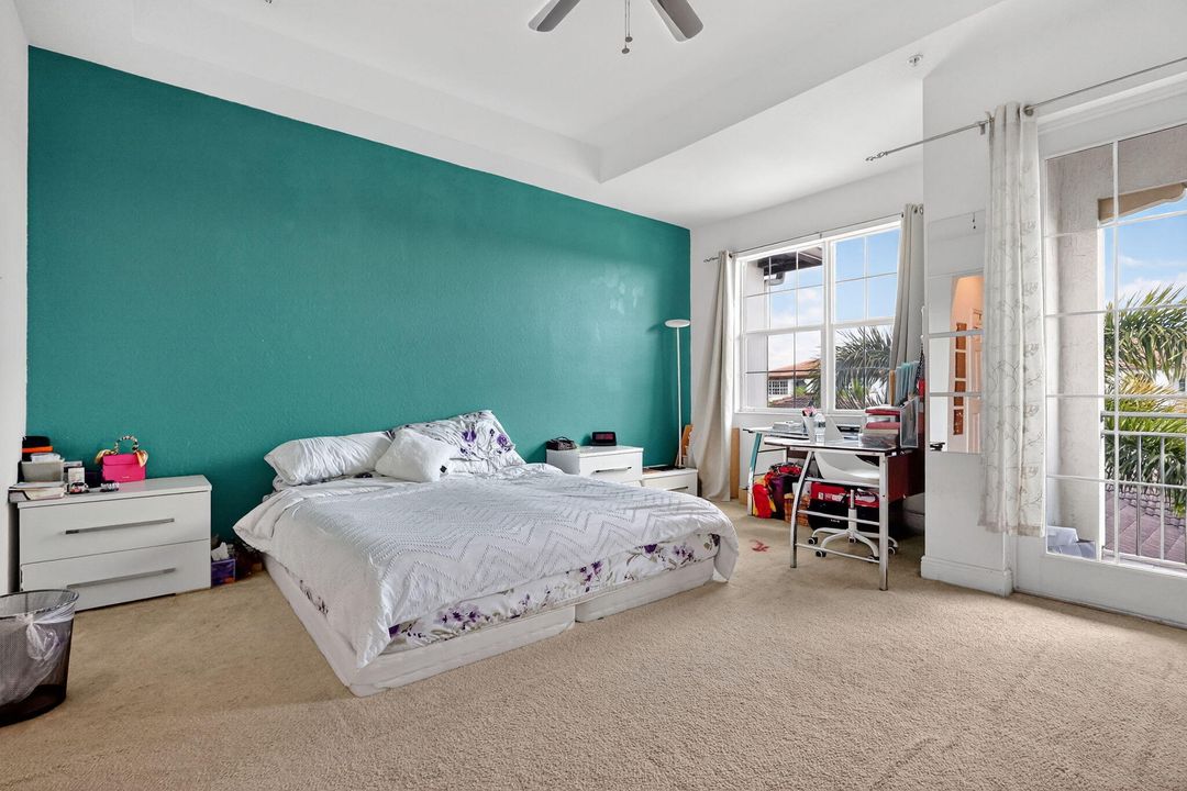 出租: $3,800 (3 贝兹, 3 浴室, 1955 平方英尺)