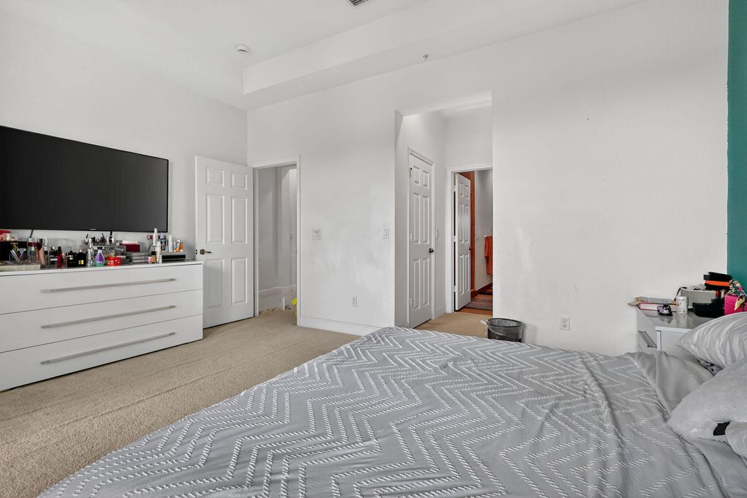 出租: $3,800 (3 贝兹, 3 浴室, 1955 平方英尺)