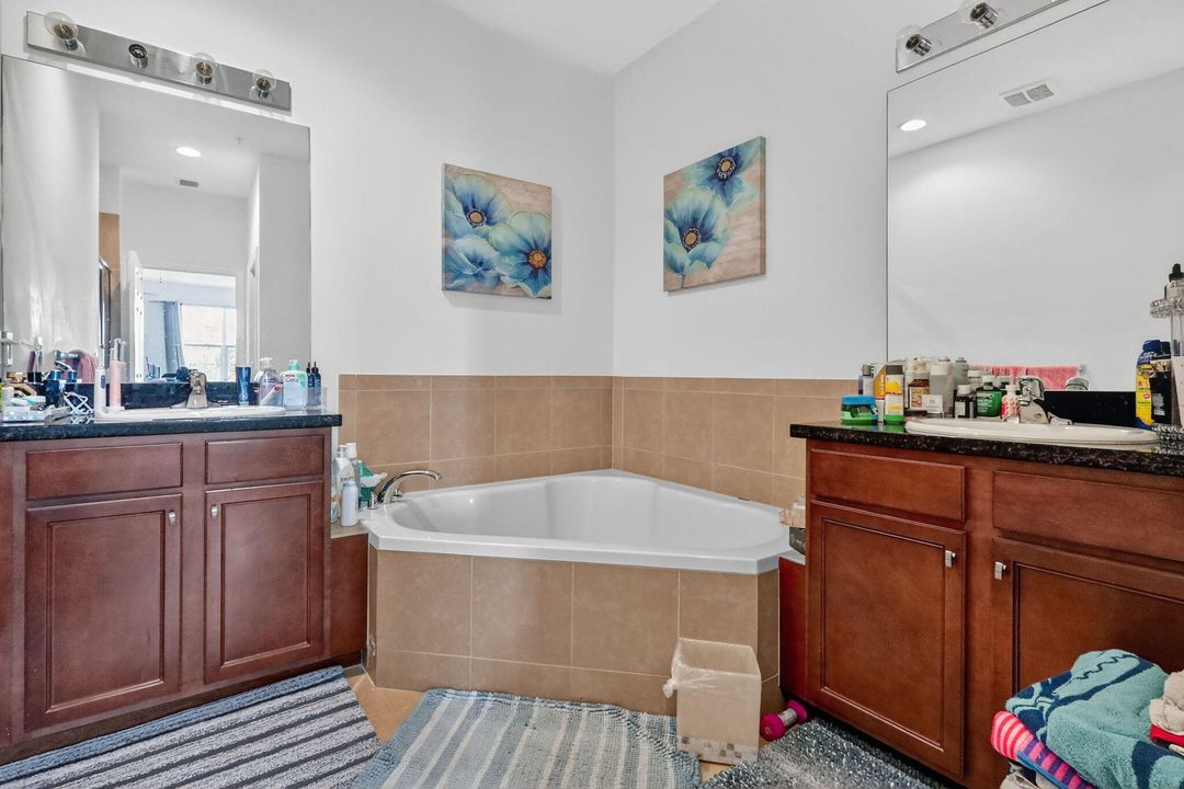 出租: $3,800 (3 贝兹, 3 浴室, 1955 平方英尺)