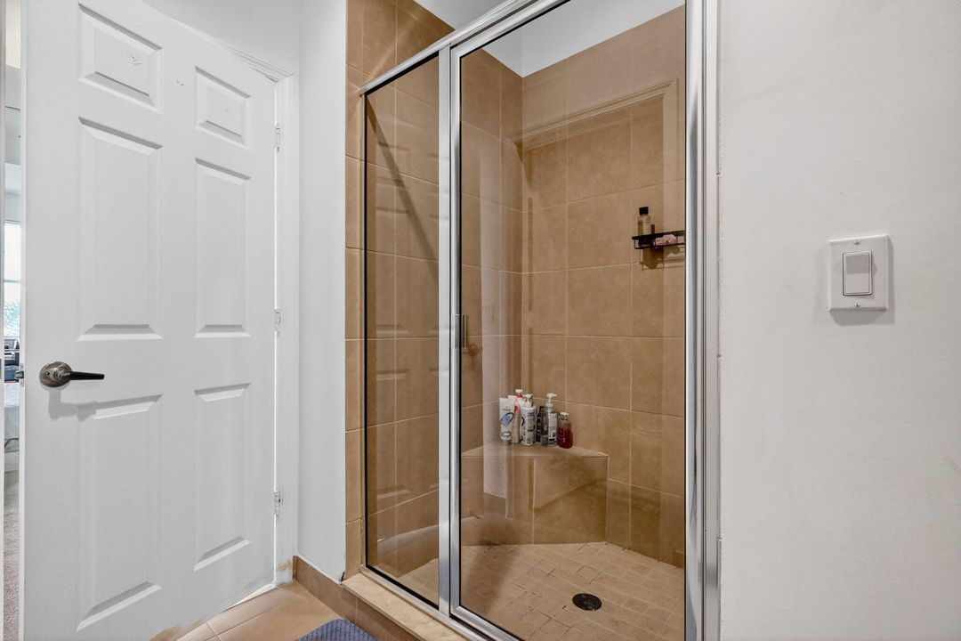 出租: $3,800 (3 贝兹, 3 浴室, 1955 平方英尺)