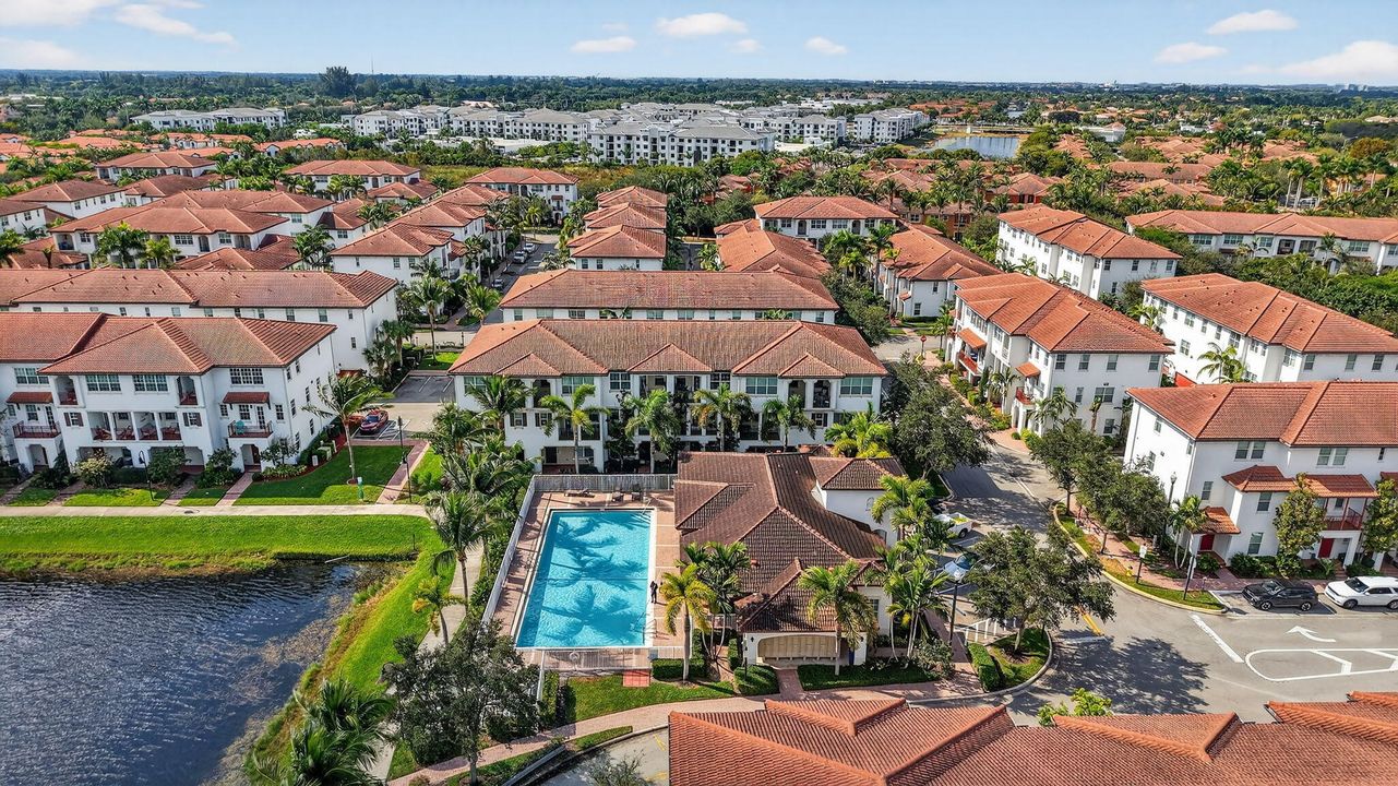 出租: $3,800 (3 贝兹, 3 浴室, 1955 平方英尺)