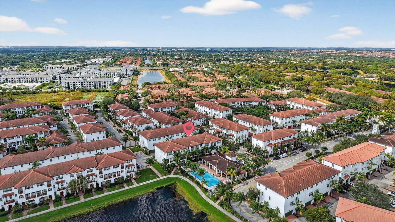 出租: $3,800 (3 贝兹, 3 浴室, 1955 平方英尺)