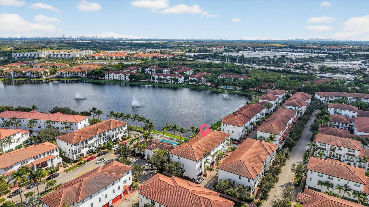 出租: $3,800 (3 贝兹, 3 浴室, 1955 平方英尺)