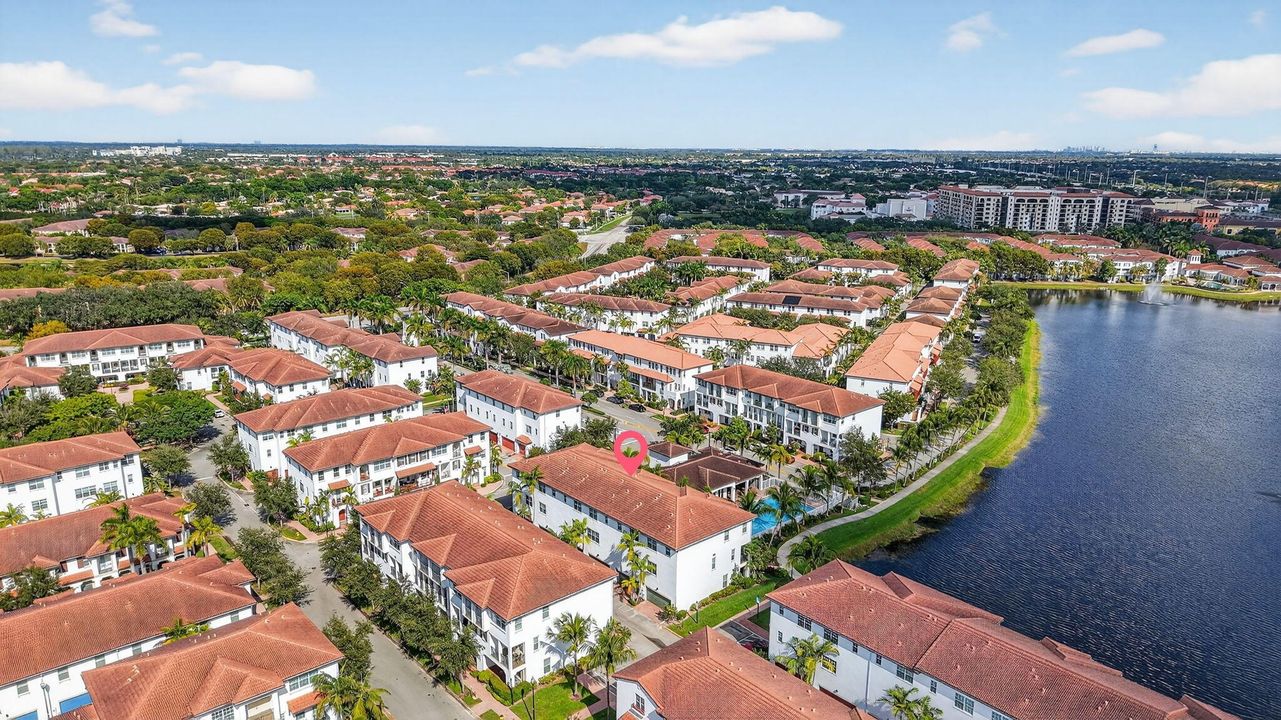 出租: $3,800 (3 贝兹, 3 浴室, 1955 平方英尺)