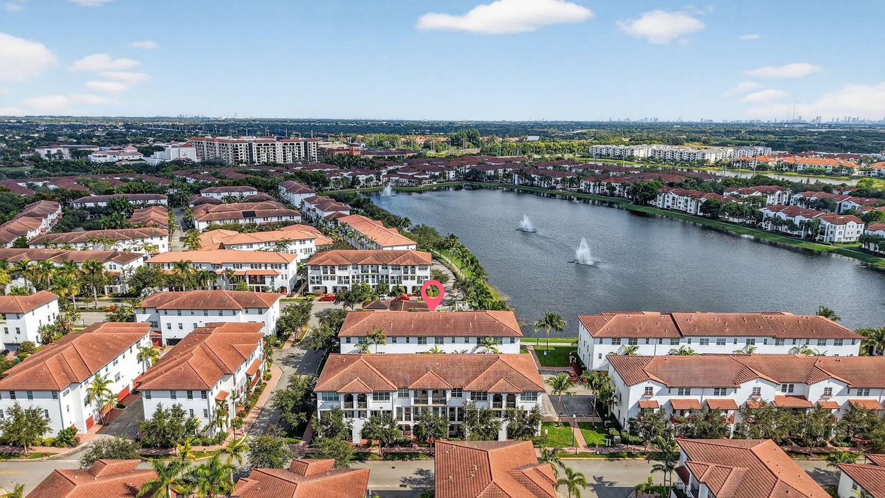 出租: $3,800 (3 贝兹, 3 浴室, 1955 平方英尺)