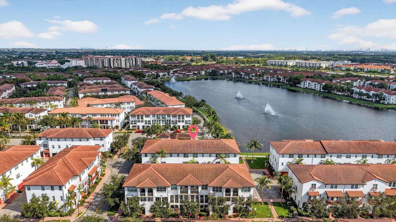 出租: $3,800 (3 贝兹, 3 浴室, 1955 平方英尺)