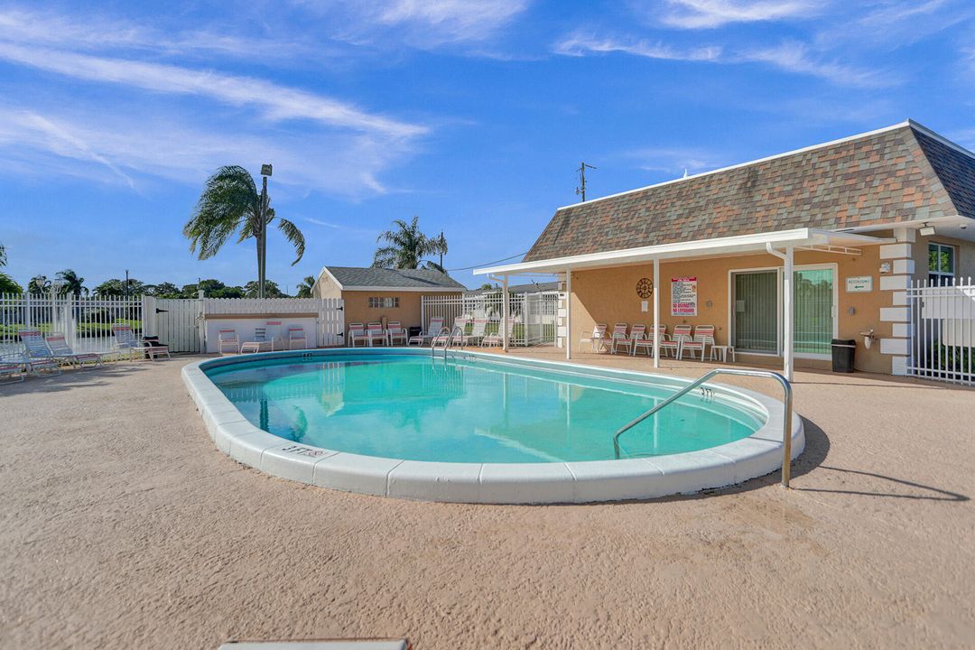 For Rent: $2,300 (2 beds, 2 baths, 1050 Square Feet)