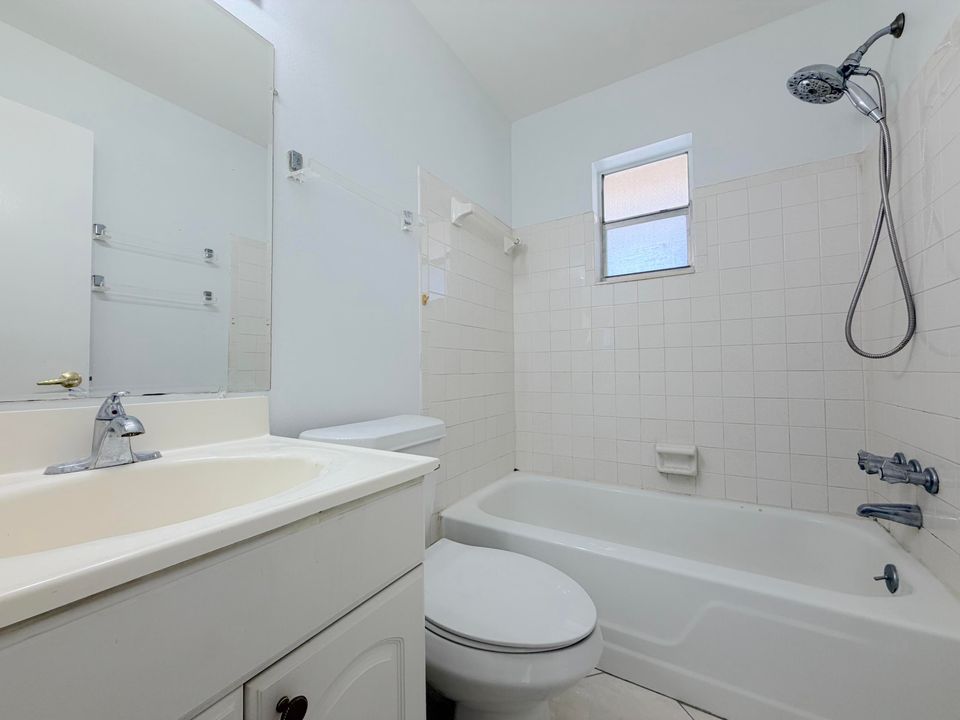 For Rent: $2,300 (2 beds, 2 baths, 1050 Square Feet)