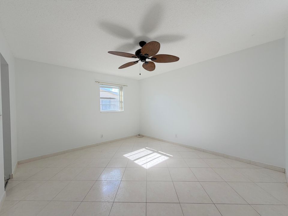 For Rent: $2,300 (2 beds, 2 baths, 1050 Square Feet)