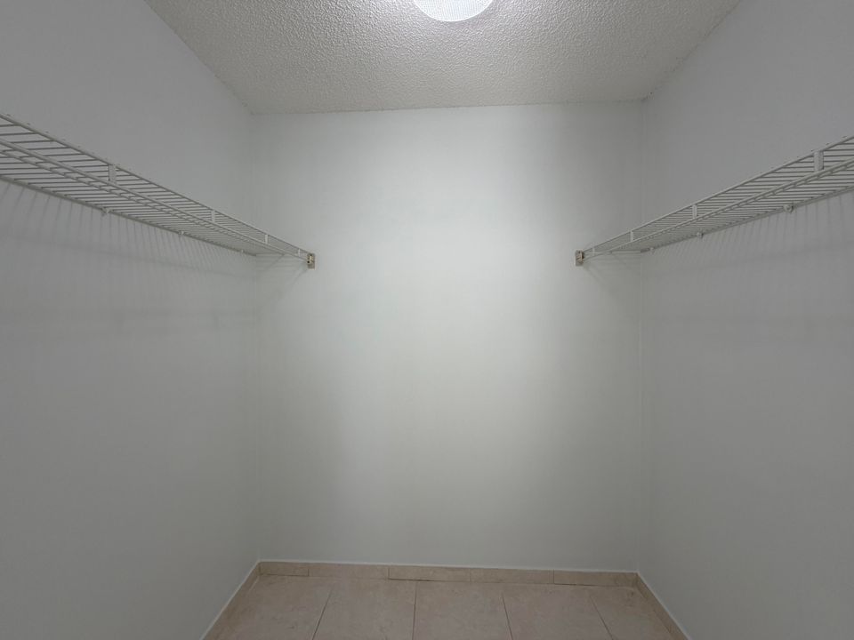 For Rent: $2,300 (2 beds, 2 baths, 1050 Square Feet)