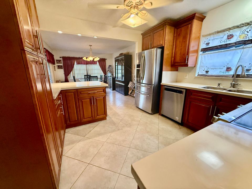 En Venta: $479,000 (3 camas, 2 baños, 1697 Pies cuadrados)