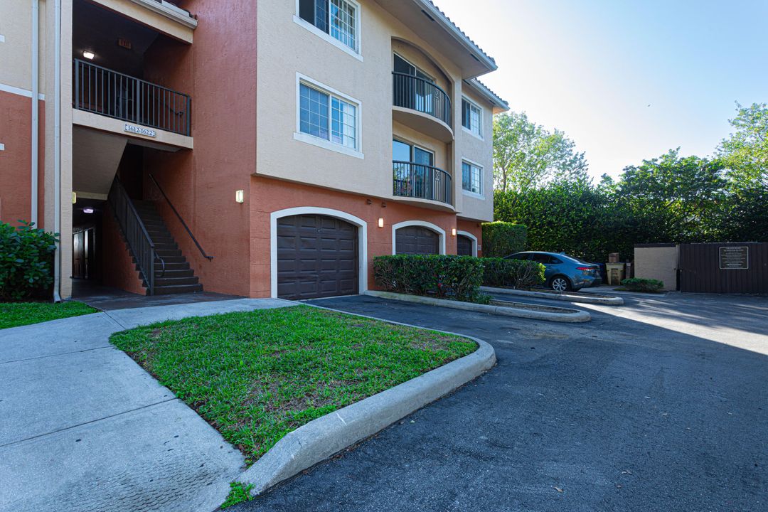 For Rent: $2,200 (1 beds, 1 baths, 1026 Square Feet)