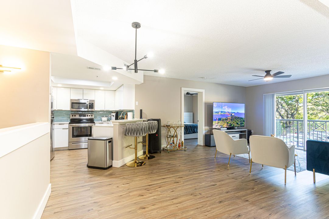 For Rent: $2,200 (1 beds, 1 baths, 1026 Square Feet)