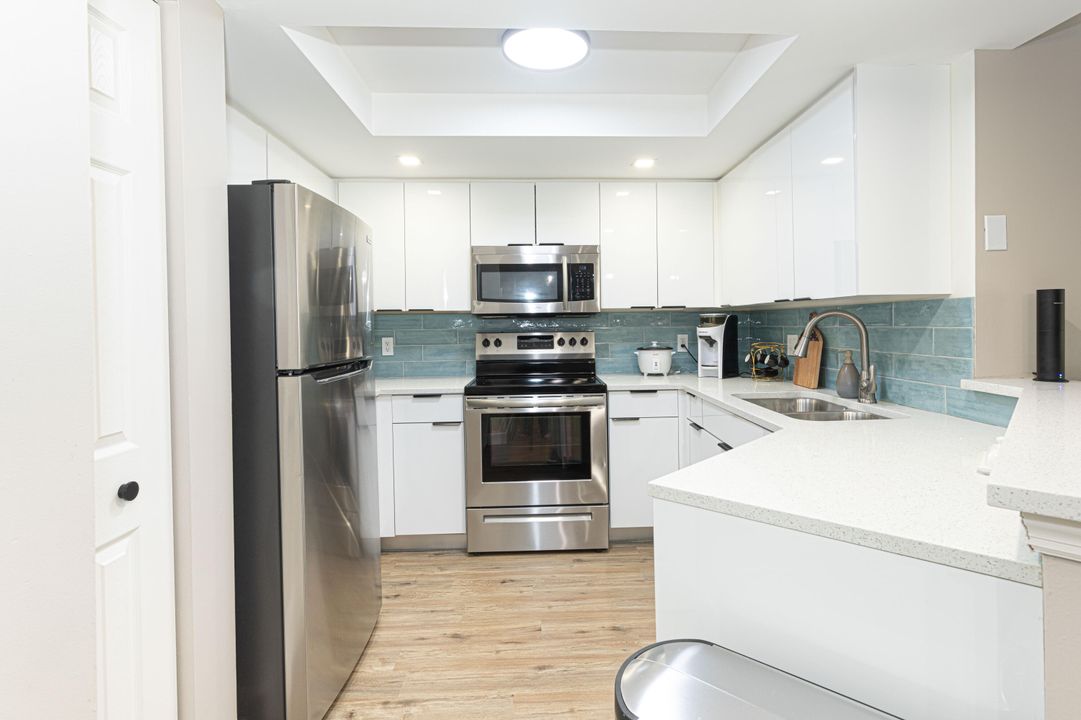 For Rent: $2,200 (1 beds, 1 baths, 1026 Square Feet)